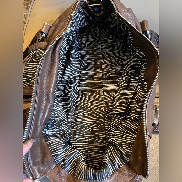 Kenneth Cole, Reaction handbag; chocolate brown leather. - Picture 8 of 10